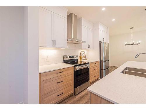 272 Corner Glen Crescent Ne, Calgary, AB - Indoor Photo Showing Kitchen With Stainless Steel Kitchen With Double Sink With Upgraded Kitchen