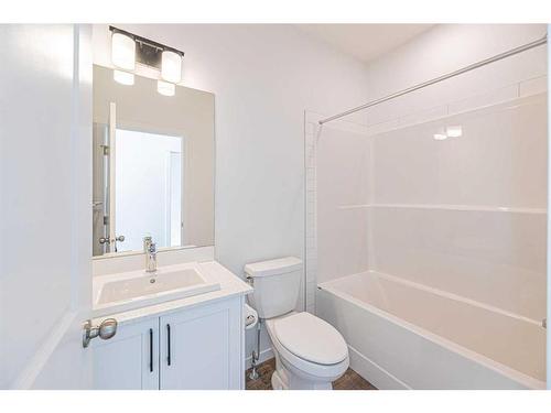 272 Corner Glen Crescent Ne, Calgary, AB - Indoor Photo Showing Bathroom