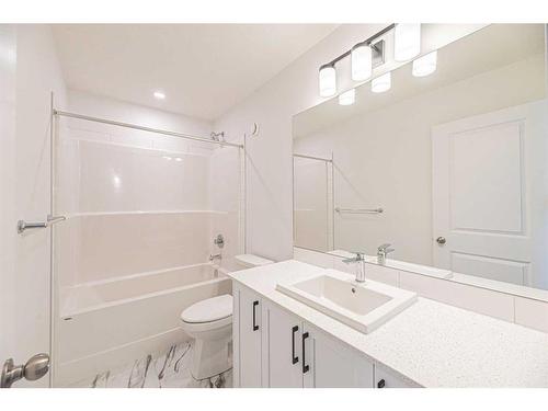 272 Corner Glen Crescent Ne, Calgary, AB - Indoor Photo Showing Bathroom