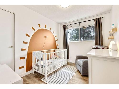 112 Hodson Crescent, Okotoks, AB - Indoor Photo Showing Bedroom