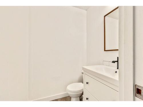 112 Hodson Crescent, Okotoks, AB - Indoor Photo Showing Bathroom