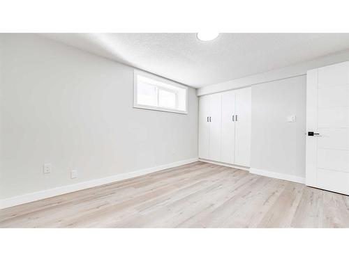 7 Doverglen Crescent Se, Calgary, AB - Indoor Photo Showing Other Room