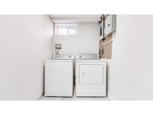 7 Doverglen Crescent Se, Calgary, AB - Indoor Photo Showing Laundry Room