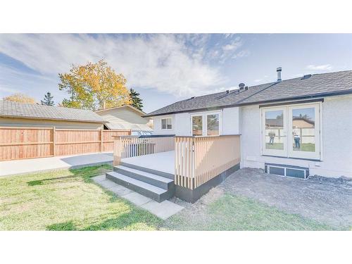 7 Doverglen Crescent Se, Calgary, AB - Outdoor