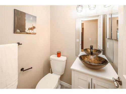 62 Edgebank Circle Nw, Calgary, AB - Indoor Photo Showing Bathroom