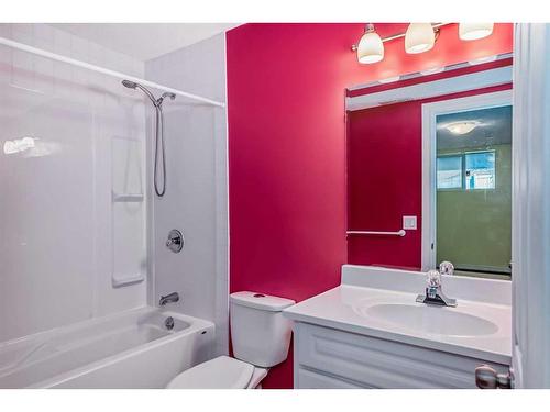 178 Panatella Boulevard Nw, Calgary, AB - Indoor Photo Showing Bathroom