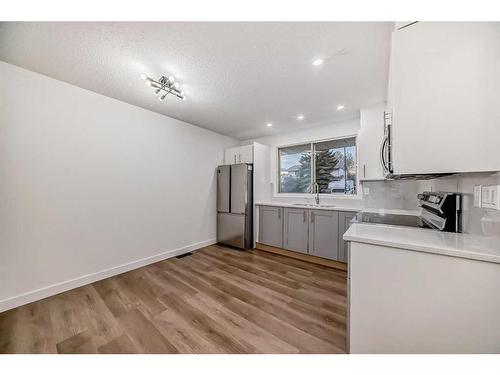 37 Fonda Cres Se, Calgary, AB - Indoor Photo Showing Kitchen