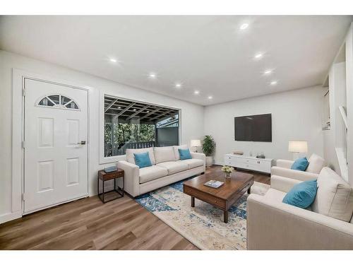 37 Fonda Cres Se, Calgary, AB - Indoor Photo Showing Living Room