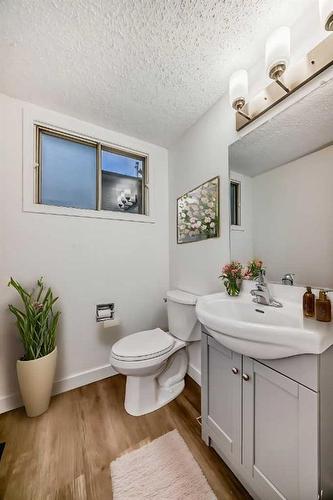 37 Fonda Cres Se, Calgary, AB - Indoor Photo Showing Bathroom