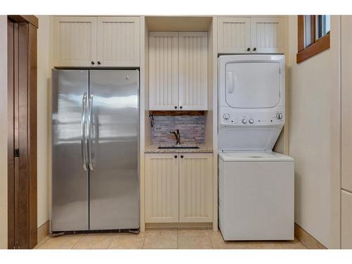 1743 47 Avenue Sw, Calgary, AB - Indoor Photo Showing Laundry Room