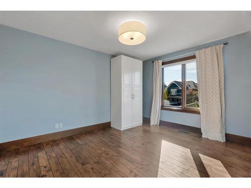 1743 47 Avenue Sw, Calgary, AB - Indoor Photo Showing Other Room