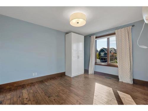 1743 47 Avenue Sw, Calgary, AB - Indoor Photo Showing Other Room