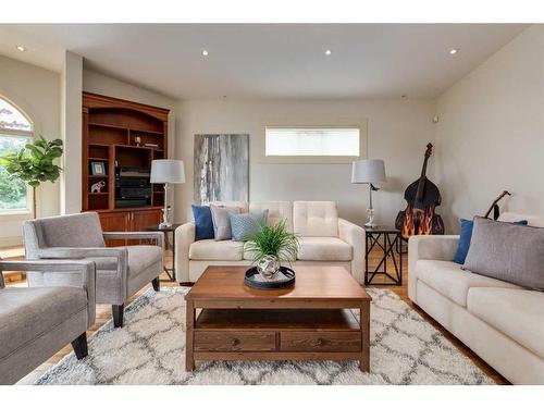 1827 11 Avenue Nw, Calgary, AB - Indoor Photo Showing Living Room