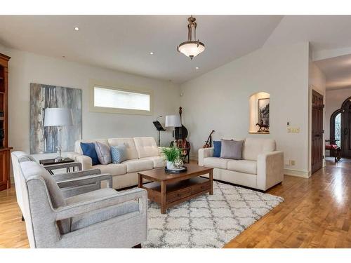 1827 11 Avenue Nw, Calgary, AB - Indoor Photo Showing Living Room