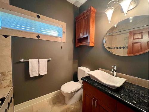 1827 11 Avenue Nw, Calgary, AB - Indoor Photo Showing Bathroom