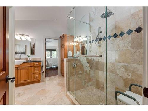 1827 11 Avenue Nw, Calgary, AB - Indoor Photo Showing Bathroom