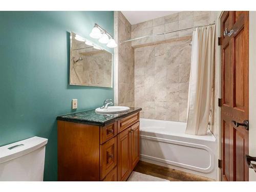 1827 11 Avenue Nw, Calgary, AB - Indoor Photo Showing Bathroom