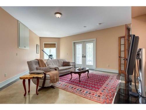 1827 11 Avenue Nw, Calgary, AB - Indoor Photo Showing Living Room