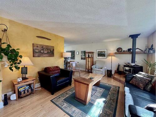 9 Macdonald Place, Canmore, AB - Indoor Photo Showing Living Room