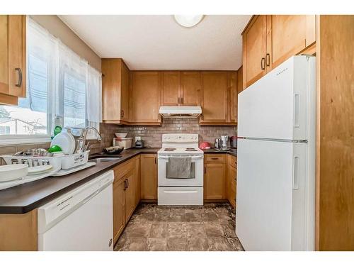 136 Martindale Boulevard Ne, Calgary, AB - Indoor Photo Showing Kitchen