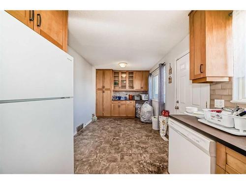 136 Martindale Boulevard Ne, Calgary, AB - Indoor Photo Showing Kitchen