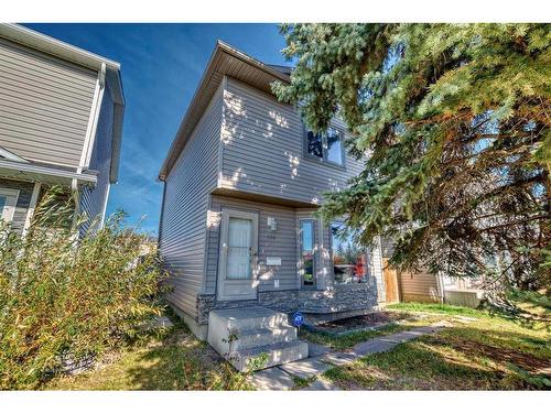 136 Martindale Boulevard Ne, Calgary, AB - Outdoor