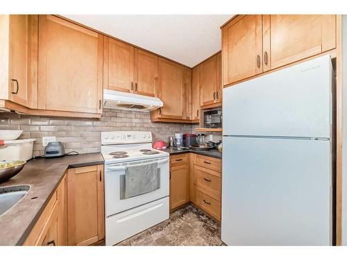 136 Martindale Boulevard Ne, Calgary, AB - Indoor Photo Showing Kitchen