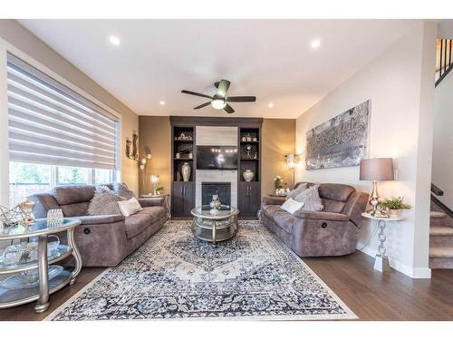 14 Baysprings Terrace Sw, Airdrie, AB - Indoor Photo Showing Living Room