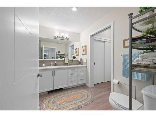 317-12 Mahogany Path Se, Calgary, AB - Indoor Photo Showing Bathroom