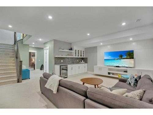 1920 6 Street Nw, Calgary, AB - Indoor Photo Showing Living Room