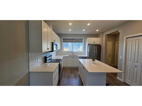 534 Corner Meadows Way Ne Meadows East, Calgary, AB - Indoor Photo Showing Kitchen