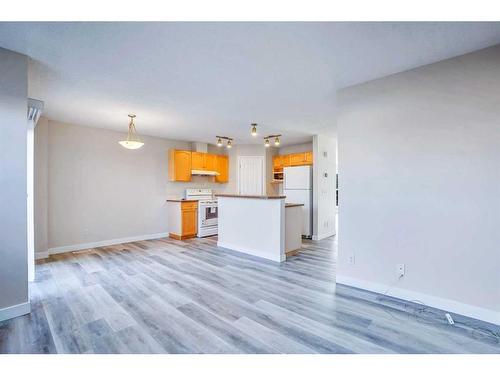 48 Saddlecrest Place Ne, Calgary, AB - Indoor Photo Showing Kitchen