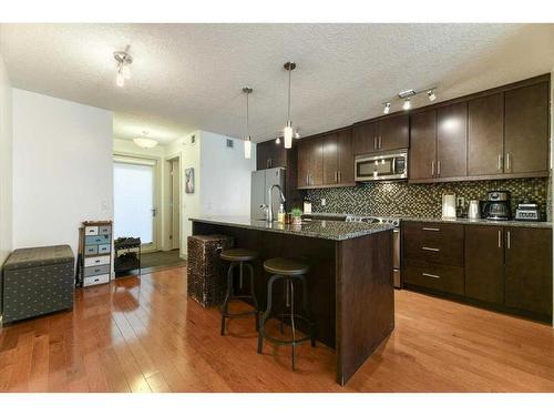 110-1905 27 Avenue Sw, Calgary, AB - Indoor Photo Showing Kitchen With Upgraded Kitchen