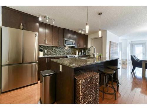 110-1905 27 Avenue Sw, Calgary, AB - Indoor Photo Showing Kitchen With Upgraded Kitchen