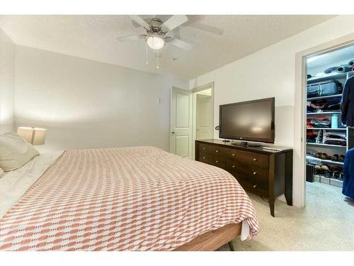 110-1905 27 Avenue Sw, Calgary, AB - Indoor Photo Showing Bedroom