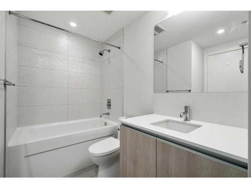 3008-1188 3 Street Se, Calgary, AB - Indoor Photo Showing Bathroom