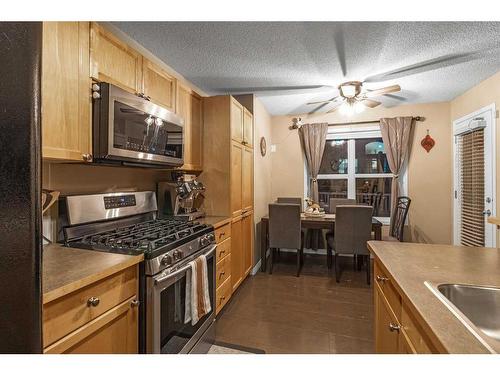 826 Copperfield Boulevard Se, Calgary, AB - Indoor Photo Showing Kitchen