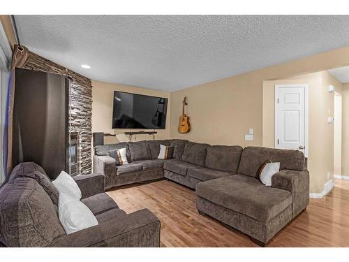 826 Copperfield Boulevard Se, Calgary, AB - Indoor Photo Showing Living Room