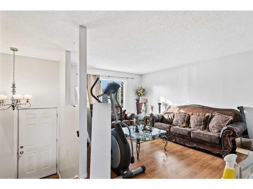 6128 Madigan Drive Ne, Calgary, AB - Indoor Photo Showing Living Room