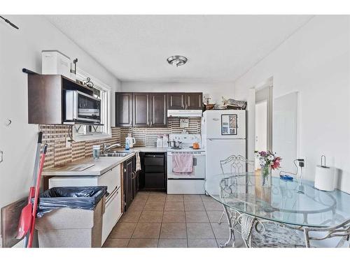 6128 Madigan Drive Ne, Calgary, AB - Indoor Photo Showing Kitchen