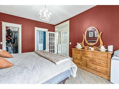 37 Rowland, Okotoks, AB - Indoor Photo Showing Bedroom