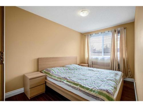 20-219 90 Avenue Se, Calgary, AB - Indoor Photo Showing Bedroom