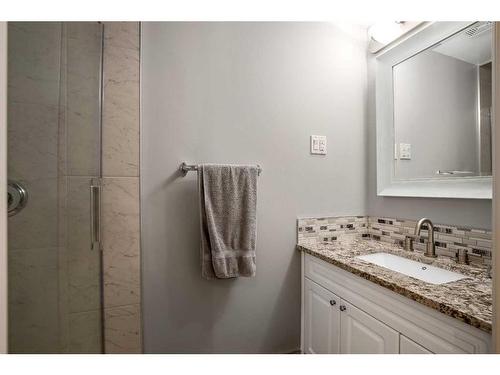 20-219 90 Avenue Se, Calgary, AB - Indoor Photo Showing Bathroom