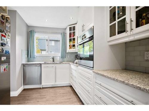 20-219 90 Avenue Se, Calgary, AB - Indoor Photo Showing Kitchen