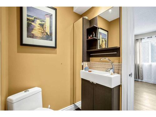 20-219 90 Avenue Se, Calgary, AB - Indoor Photo Showing Bathroom