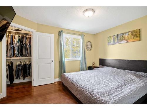 20-219 90 Avenue Se, Calgary, AB - Indoor Photo Showing Bedroom