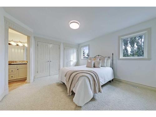 11 Aspen Ridge Lane Sw, Calgary, AB - Indoor Photo Showing Bedroom