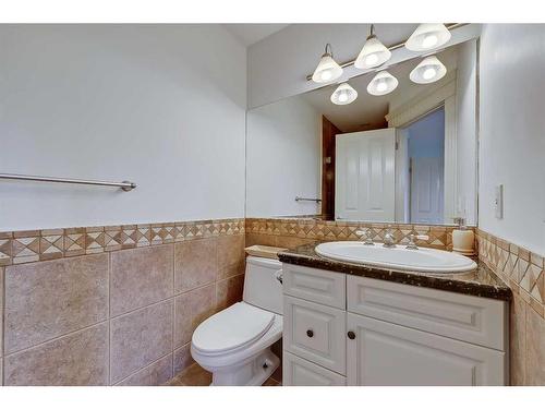 11 Aspen Ridge Lane Sw, Calgary, AB - Indoor Photo Showing Bathroom