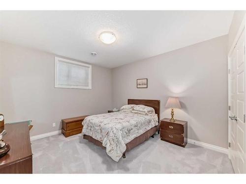 33 Fireside Landing, Cochrane, AB - Indoor Photo Showing Bedroom