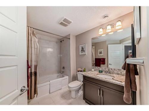 33 Fireside Landing, Cochrane, AB - Indoor Photo Showing Bathroom